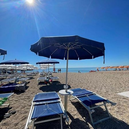 Trilo Coppo Con Spiaggia E Posto Auto Numana Dış mekan fotoğraf